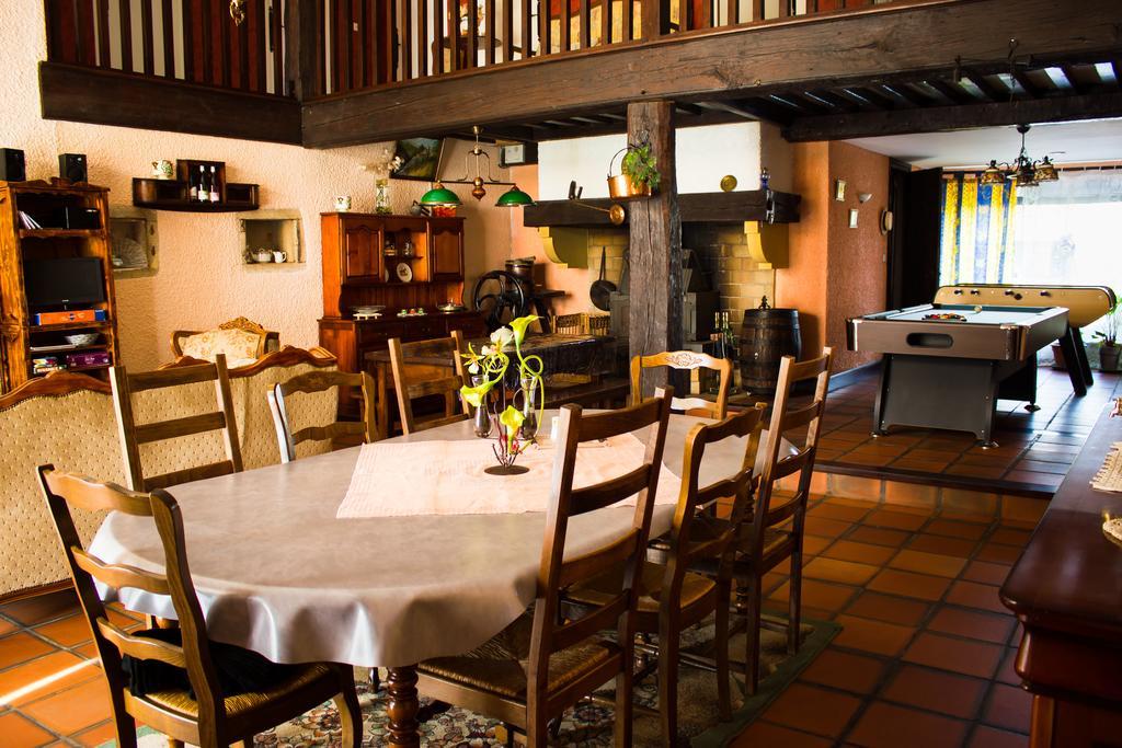 Aux Ronzieres Panzió Pouilly-sous-Charlieu Szoba fotó